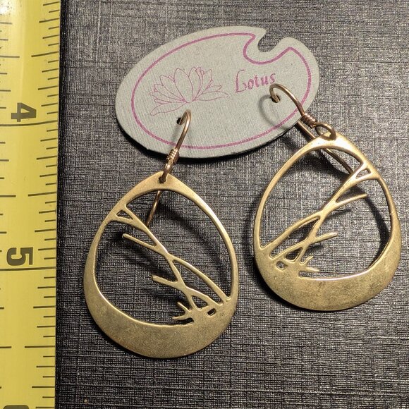 vintage D. Stewart Bulrushes Earrings - Picture 1 of 2